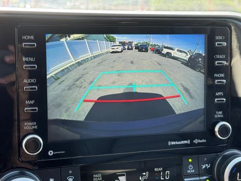 Used 2021 Toyota Highlander XLE AWD/4WD image 58