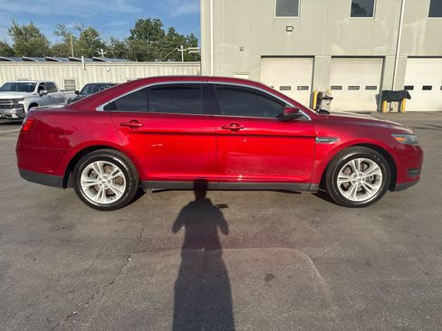 Used 2018 Ford Taurus SEL w/ Equipment Group 201A FWD image 2