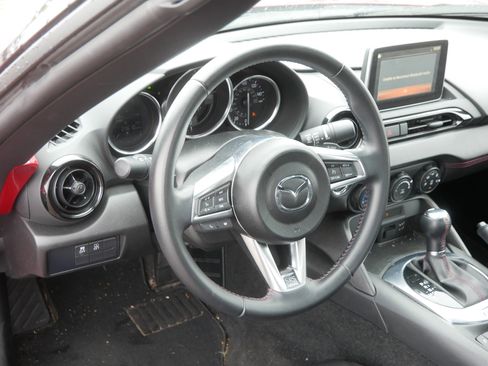 Used 2016 MAZDA MX-5 Miata Club RWD image 9