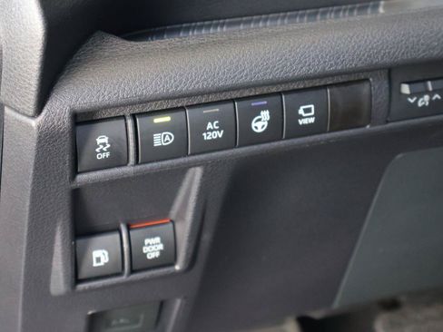 Used 2026 Toyota Sienna Platinum AWD/4WD image 30