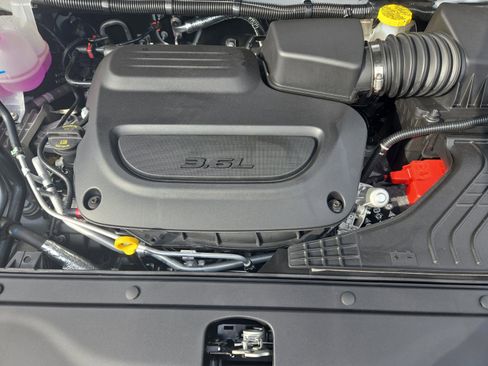 New 2026 Chrysler Pacifica Select image 11