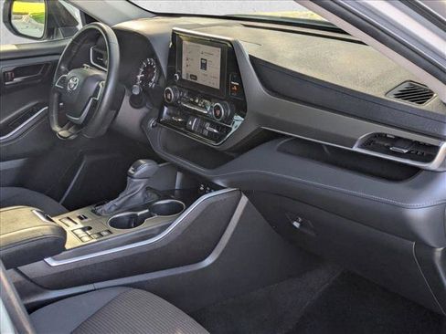 Used 2024 Toyota Highlander LE image 22