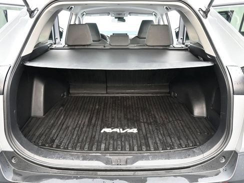 Used 2021 Toyota RAV4 XLE image 23