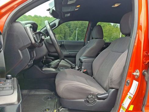 Used 2017 Toyota Tacoma TRD Off-Road w/ Tow Package AWD/4WD image 13