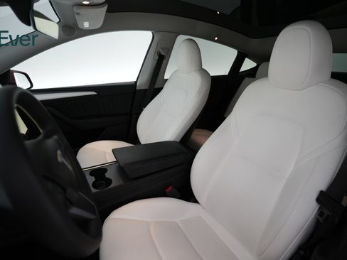 Used 2023 Tesla Model Y Long Range AWD/4WD image 4