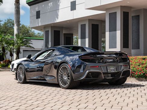 Used 2016 McLaren 675LT Spider image 14