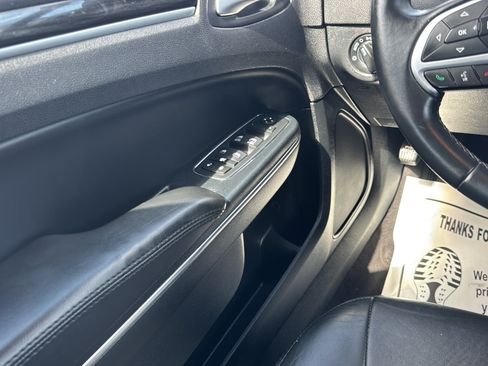 Used 2016 Chrysler 300 Limited RWD image 19