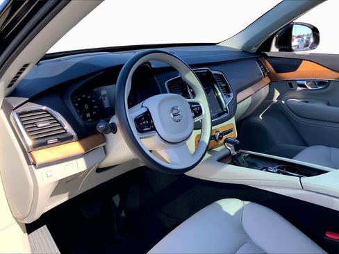 Used 2021 Volvo XC90 T6 Momentum w/ Advanced Package AWD/4WD image 17
