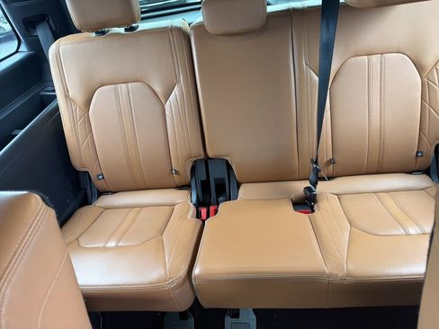 Used 2022 Ford Expedition Platinum AWD/4WD image 8