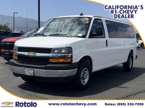 Used 2025 Chevrolet Express 3500 LT w/ LT Preferred Equipment Group RWD image 3