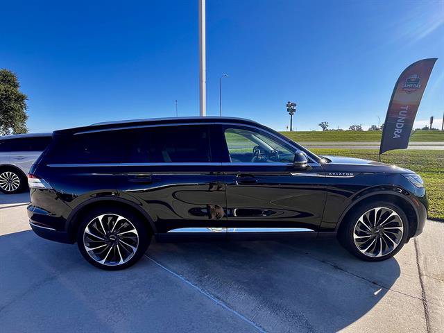 Used 2025 Lincoln Aviator Reserve w/ Luxury Package RWD image 2