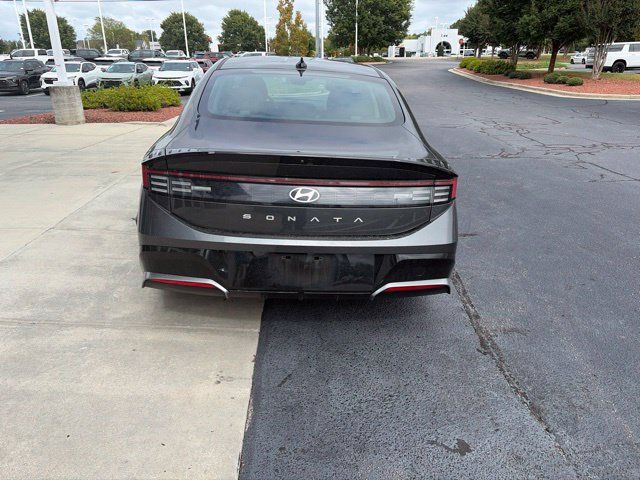 Used 2025 Hyundai Sonata SEL FWD image 4