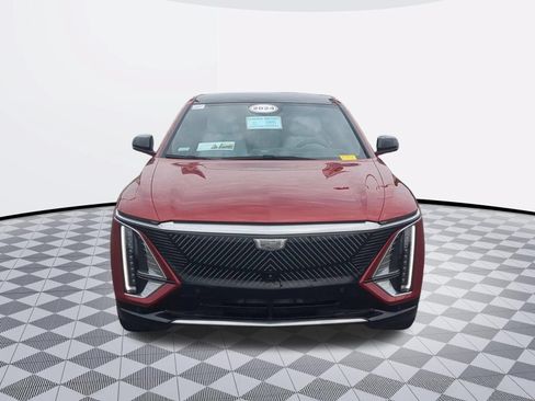 Certified 2024 Cadillac Lyriq Luxury AWD/4WD image 3