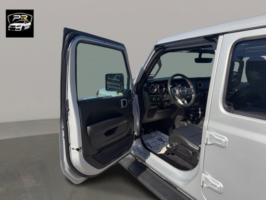 Used 2023 Jeep Wrangler Unlimited Sahara w/ Cold Weather Group AWD/4WD image 11