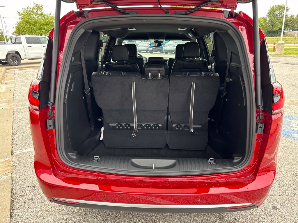 New 2027 Chrysler Pacifica Select FWD image 15