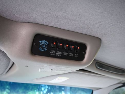 Used 2006 Ford E-150 and Econoline 150 RWD image 16