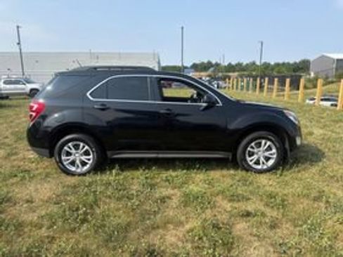 Used 2017 Chevrolet Equinox LT w/ Convenience Package AWD/4WD image 2