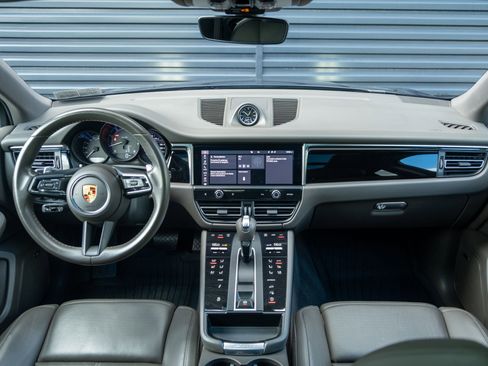 Used 2023 Porsche Macan AWD/4WD image 6