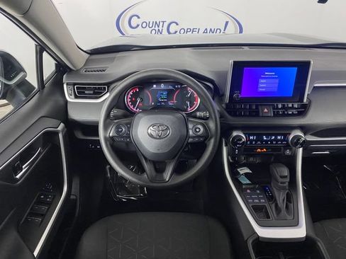Certified 2025 Toyota RAV4 XLE AWD/4WD image 17
