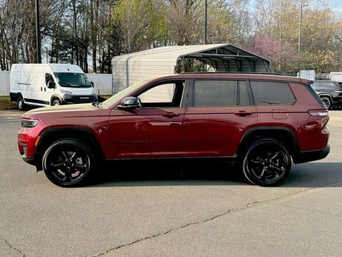 Used 2025 Jeep Grand Cherokee L Laredo image 10