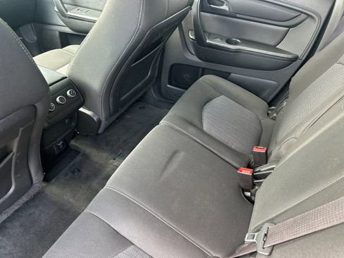 Used 2015 Chevrolet Traverse LT w/ Style and Technology Package FWD image 12