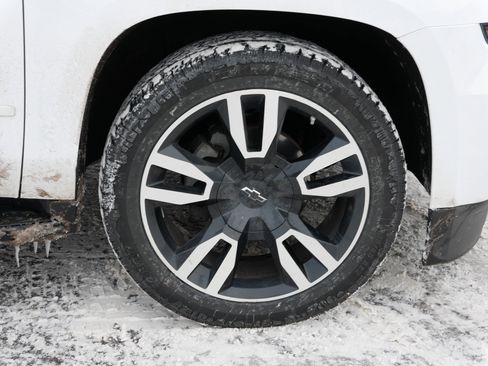 Used 2019 Chevrolet Suburban Premier image 15