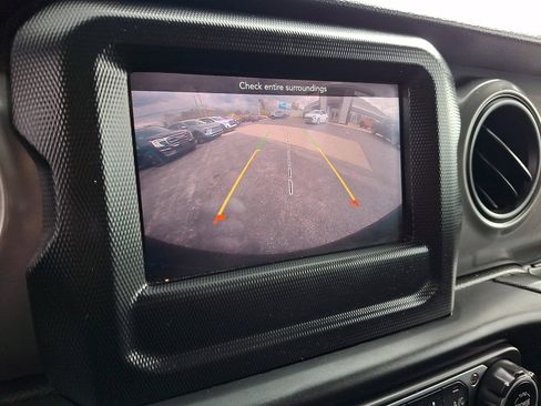 Used 2022 Jeep Wrangler Unlimited Sport image 17