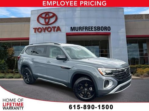 Used 2024 Volkswagen Atlas Peak Edition SE AWD/4WD image 1