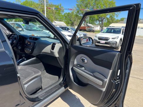 Used 2016 Kia Soul FWD image 13