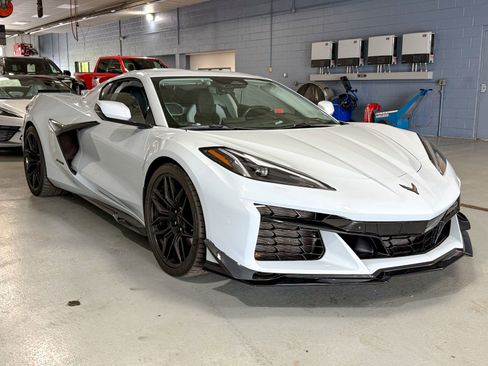 Used 2024 Chevrolet Corvette Z06 w/ Stealth Interior Trim Package RWD image 1