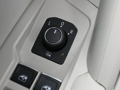 Used 2023 Volkswagen Tiguan SE R-Line image 12