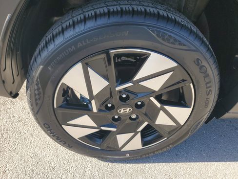 Used 2024 Hyundai Kona SEL image 9