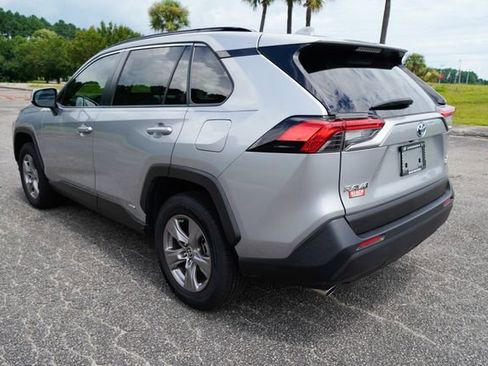 Used 2022 Toyota RAV4 XLE image 5