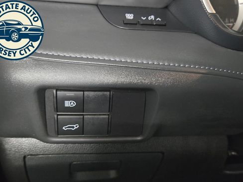 Used 2024 Toyota Highlander XLE AWD/4WD image 24