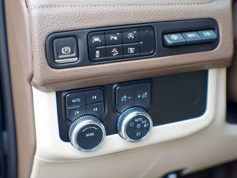 Used 2023 GMC Yukon Denali image 31