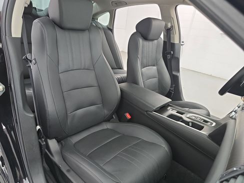 Used 2020 Honda Accord Touring image 10