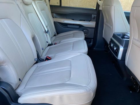 Used 2024 Ford Expedition Limited image 48