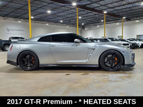 Used 2017 Nissan GT-R Premium AWD/4WD image 5