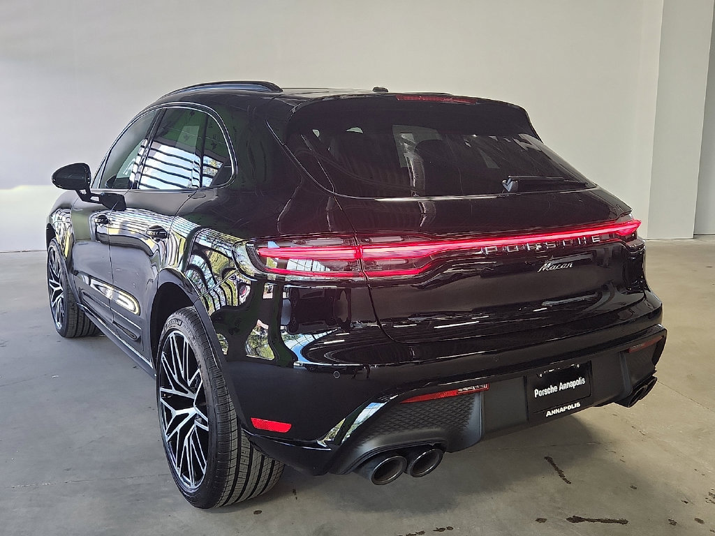 Certified 2026 Porsche Macan AWD/4WD image 3