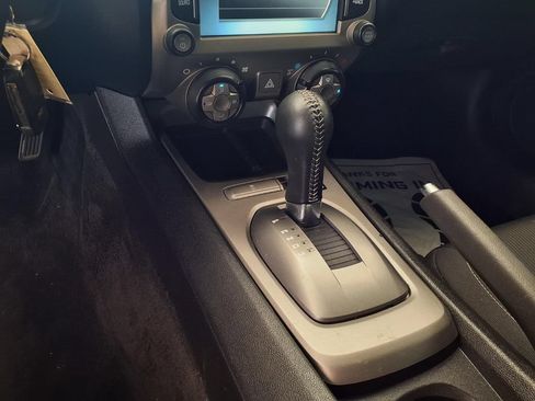 Used 2015 Chevrolet Camaro LT w/ 1LT Preferred Package RWD image 7