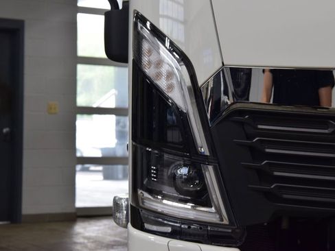 Used 2025 Chevrolet Low Cab Forward 5500XD RWD image 6