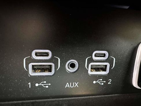 Used 2023 Jeep Grand Cherokee Limited image 18