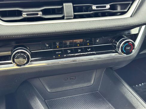 Used 2025 Chevrolet Equinox LT w/ Safety and Technology Package image 26