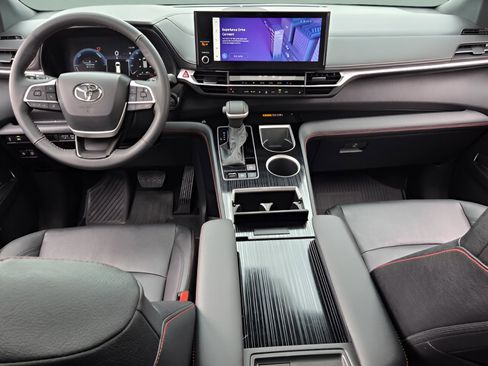 Certified 2025 Toyota Sienna XSE image 13