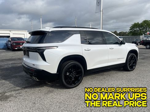 Used 2024 Chevrolet Traverse RS AWD/4WD image 2