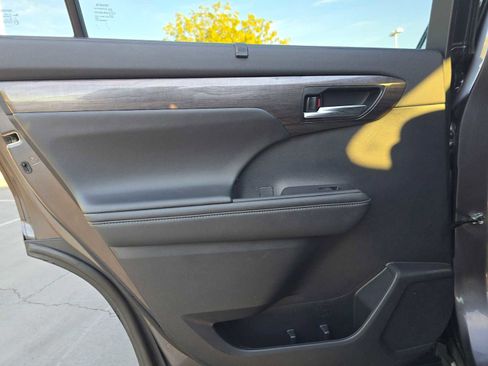 Certified 2021 Toyota Highlander Platinum image 17