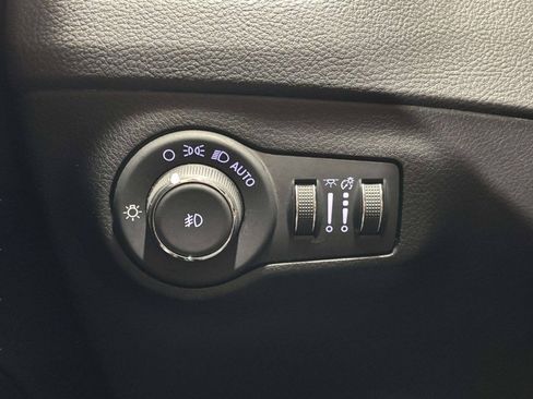Used 2019 Jeep Compass Limited AWD/4WD image 38