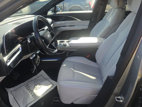 Used 2024 Cadillac Lyriq Luxury AWD/4WD image 9