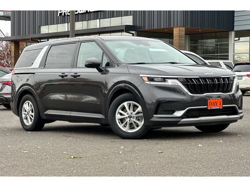 Used 2024 Kia Carnival LX image 2