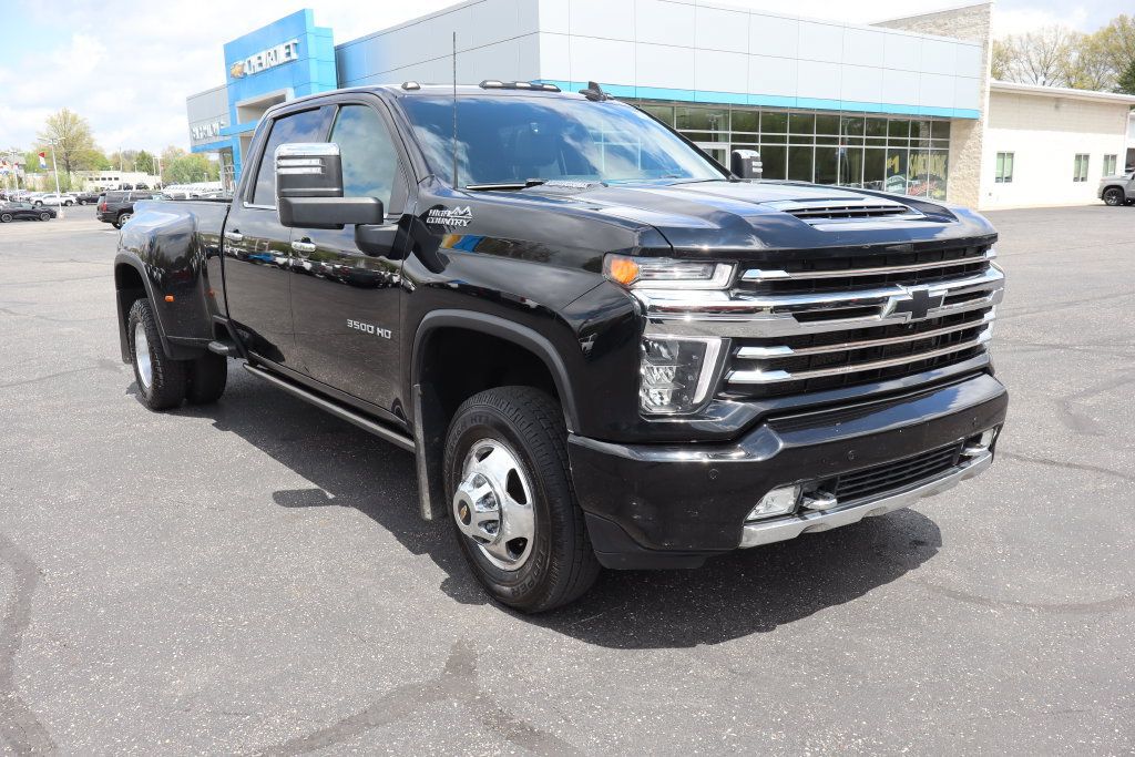 Used 2022 Chevrolet Silverado 3500 High Country AWD/4WD image 2